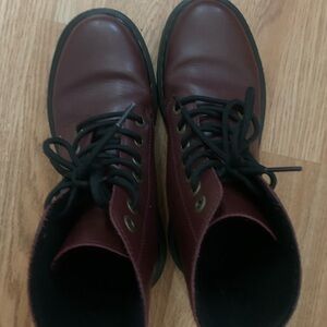 WOMENS BURGUNDY DR MARTENS BOOTS SIZE 8
